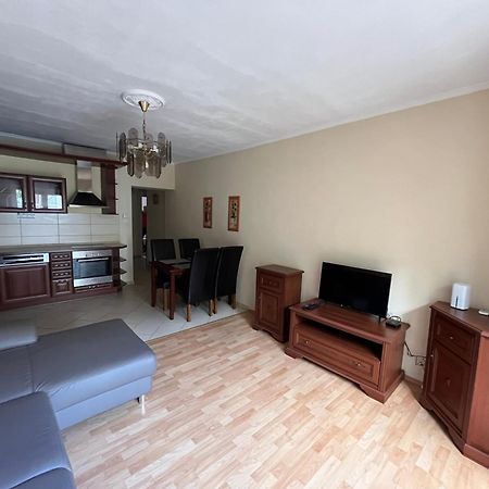 Moonlight Apartment Gyor Bagian luar foto