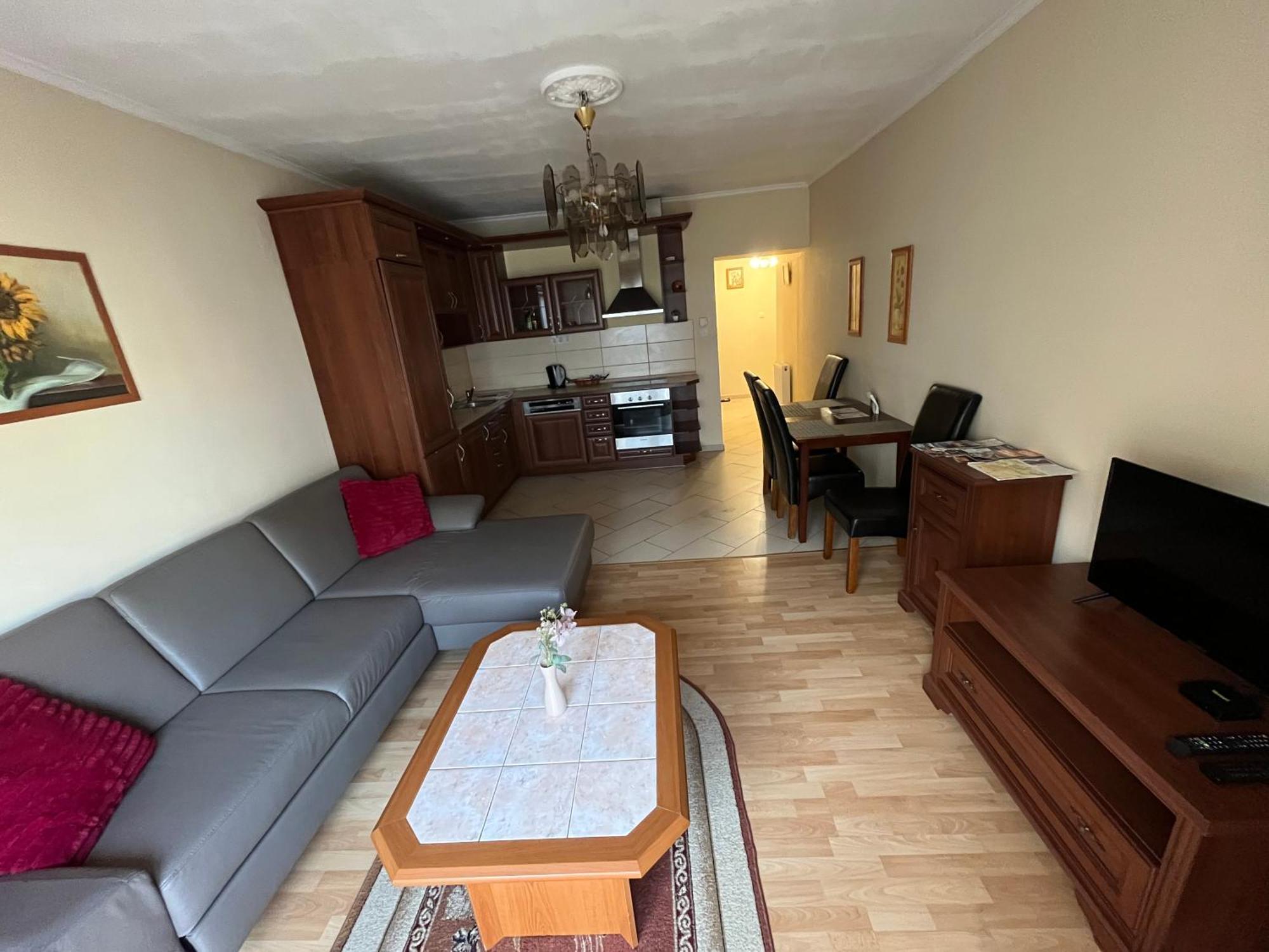 Moonlight Apartment Gyor Bagian luar foto